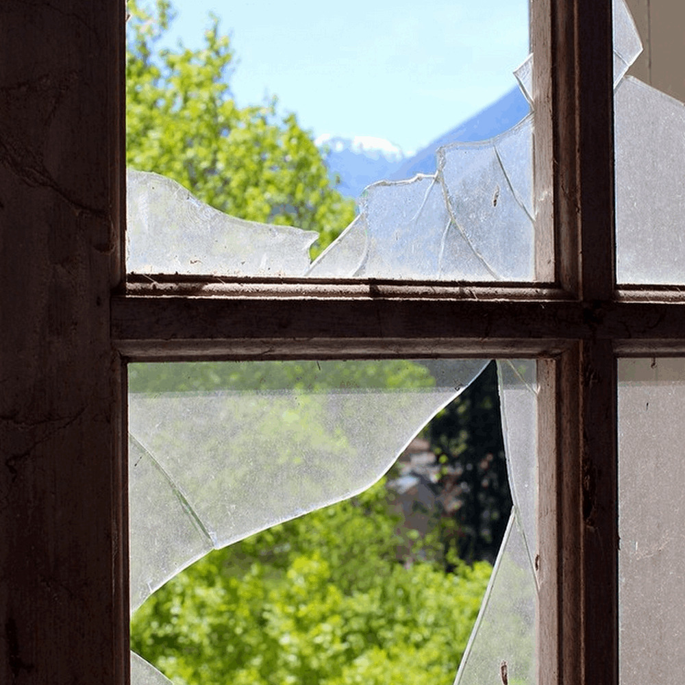 Chateau de Gudanes - Broken Window