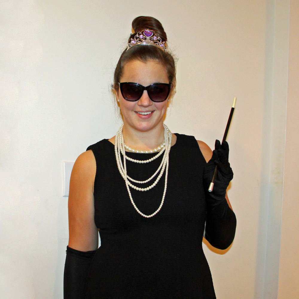 audrey hepburn holly golightly breakfast at tiffanys