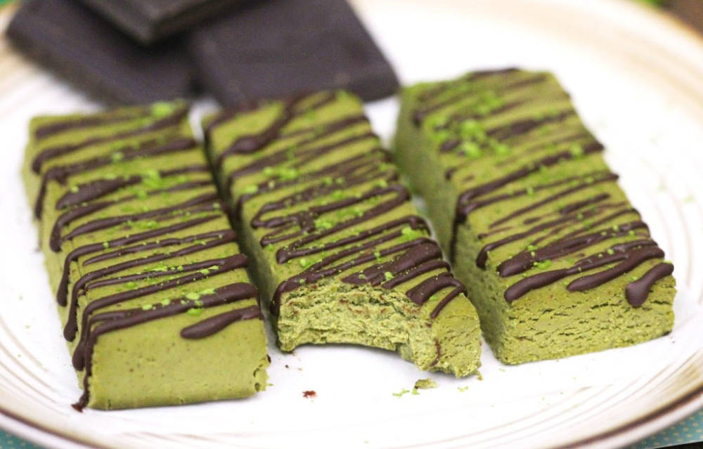 Matcha Recipes - Matcha Green Tea Fudge Protein Bars from Desserts With Benefits