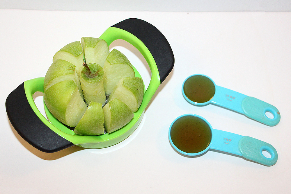 Snacks Under 200 Calories - Granny Smith Apple with Honey