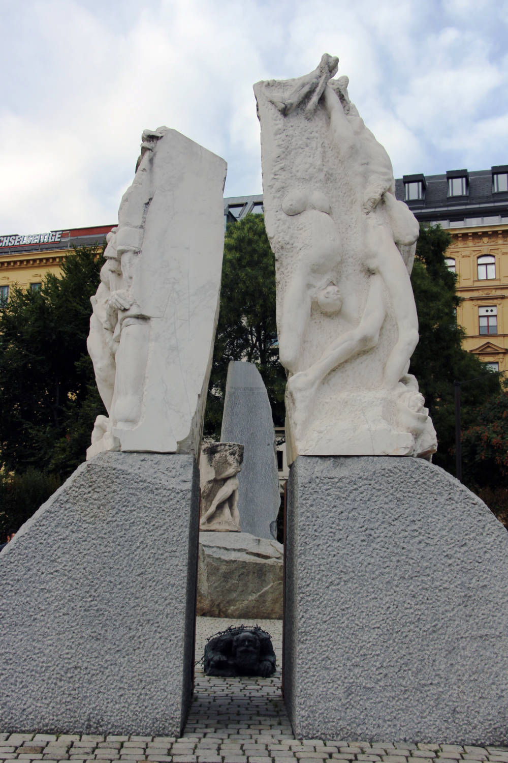 Dr. Helmut-Zilk-Platz Square