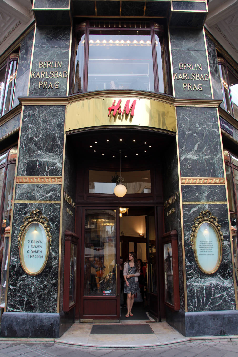H&M Vienna Austria Spiegelgasse
