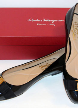 Salvatore Ferragamo Varina Patent Flats in Nero
