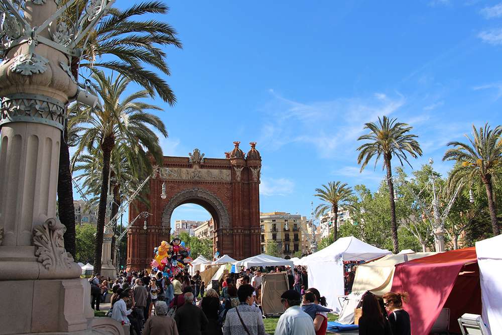 Barcelona Bike Tour Arc de Triomf Barcelona jpg