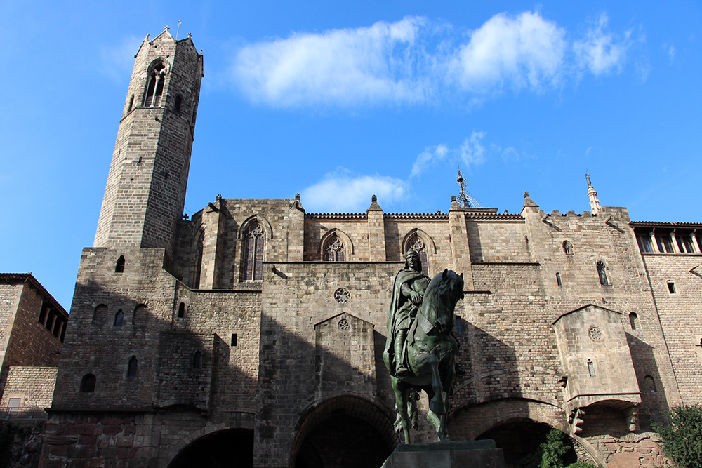 Side of the Catedral de Barcelona