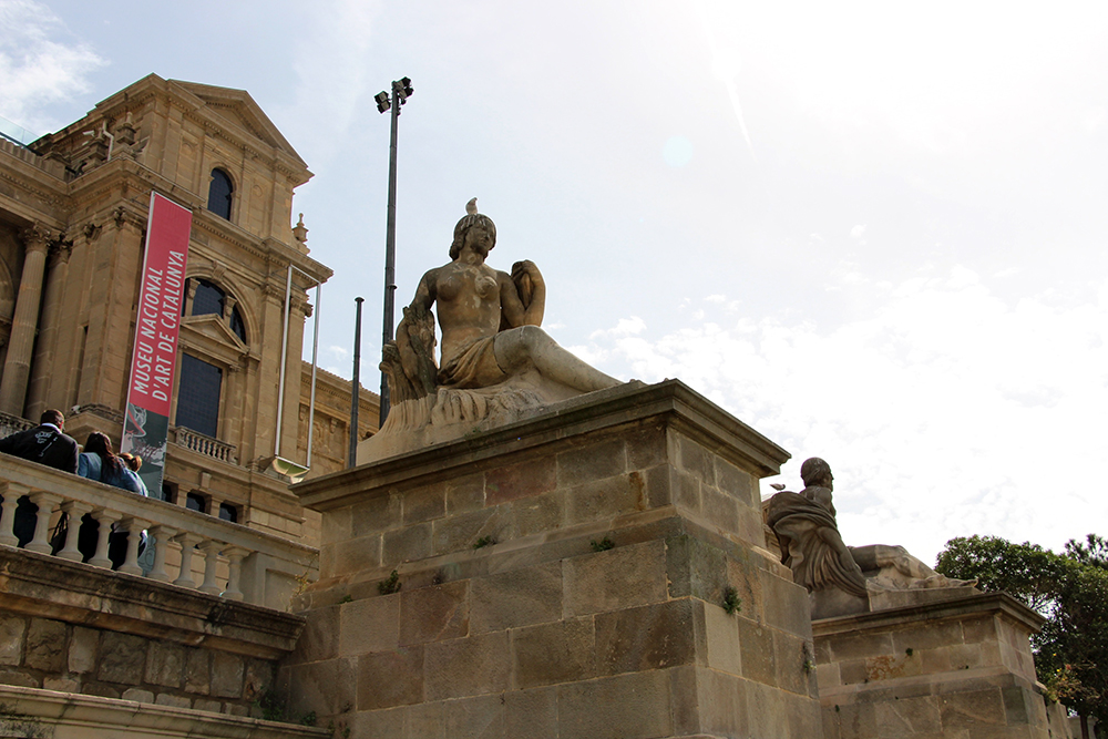 Museu Nacional d'Art de Catalunya Statue