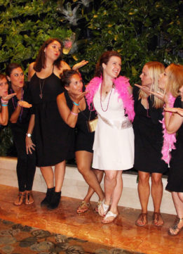 New Orleans Bachelorette Group Shot Kisses