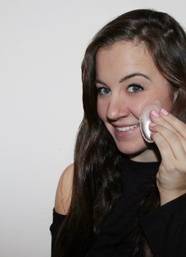 Sparkles and Shoes Molly Cosmetics Silisponge Review
