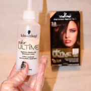 Schwarzkopf Color Ultime Hair Color in Velvet Brown with Applicator
