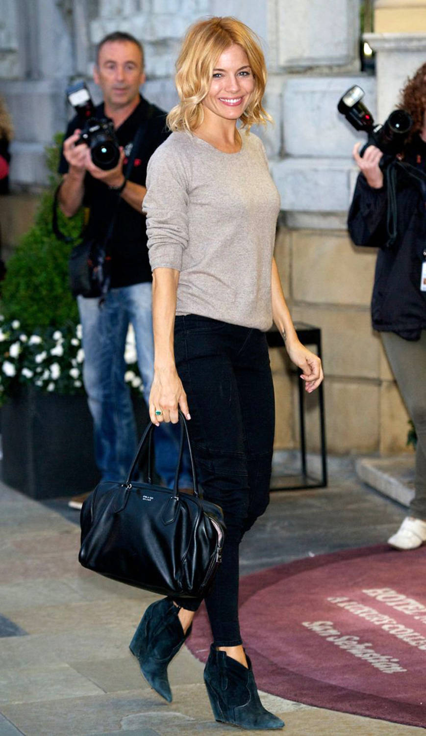 Style Icon Sienna Miller Street Style with Black bag and wedges