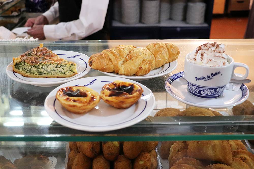 What to Do in Lisbon - Breakfast at Pasteis de Belém