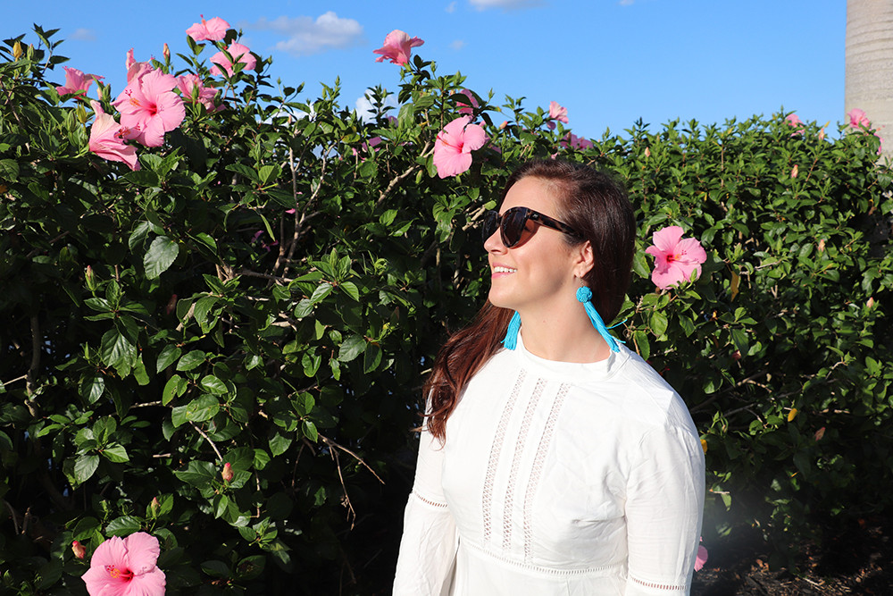Le Specs Liar Liar Sunglasses and Vanessa Mooney Earrings