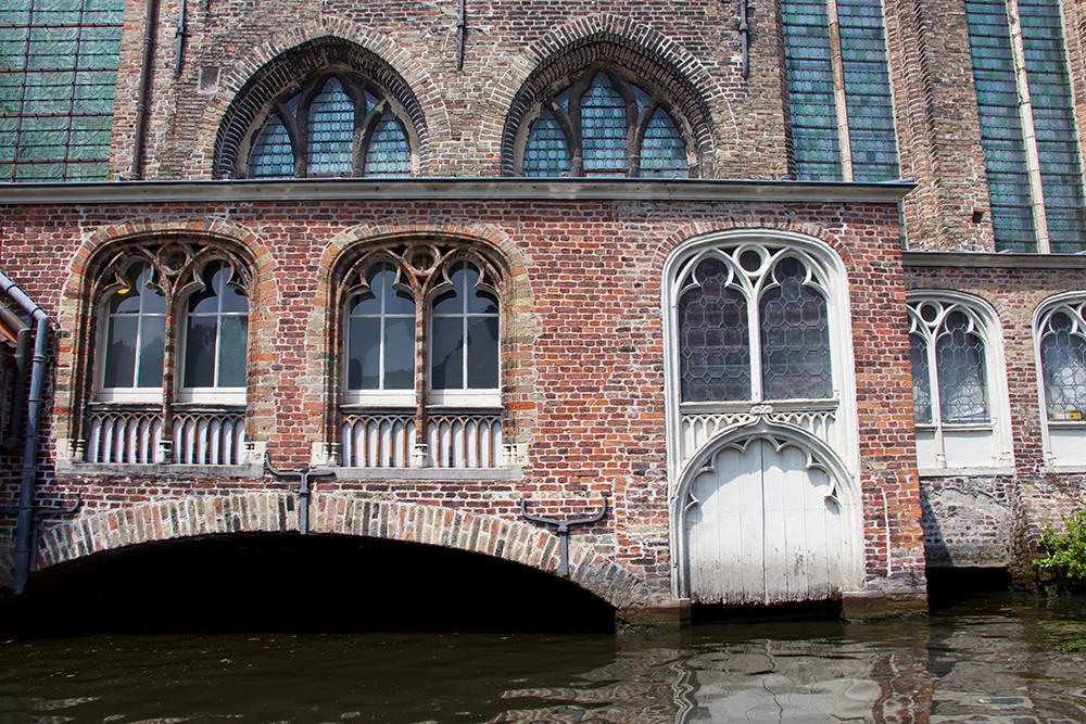Bruges Boat Tour - Architecture