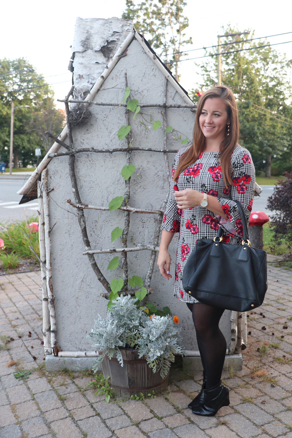 Floral Dress and Elf House 03