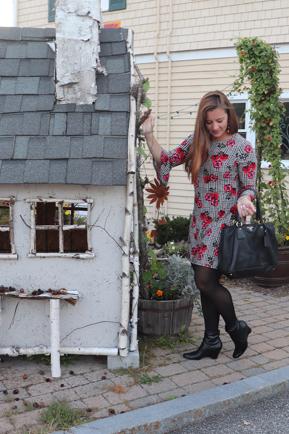 Floral Dress and Elf House 04