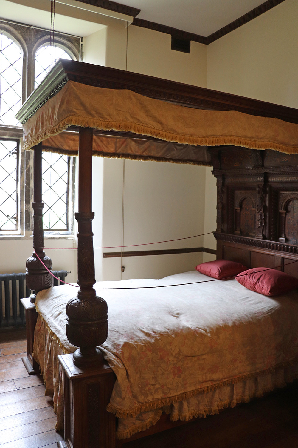 Berkeley Castle Bed