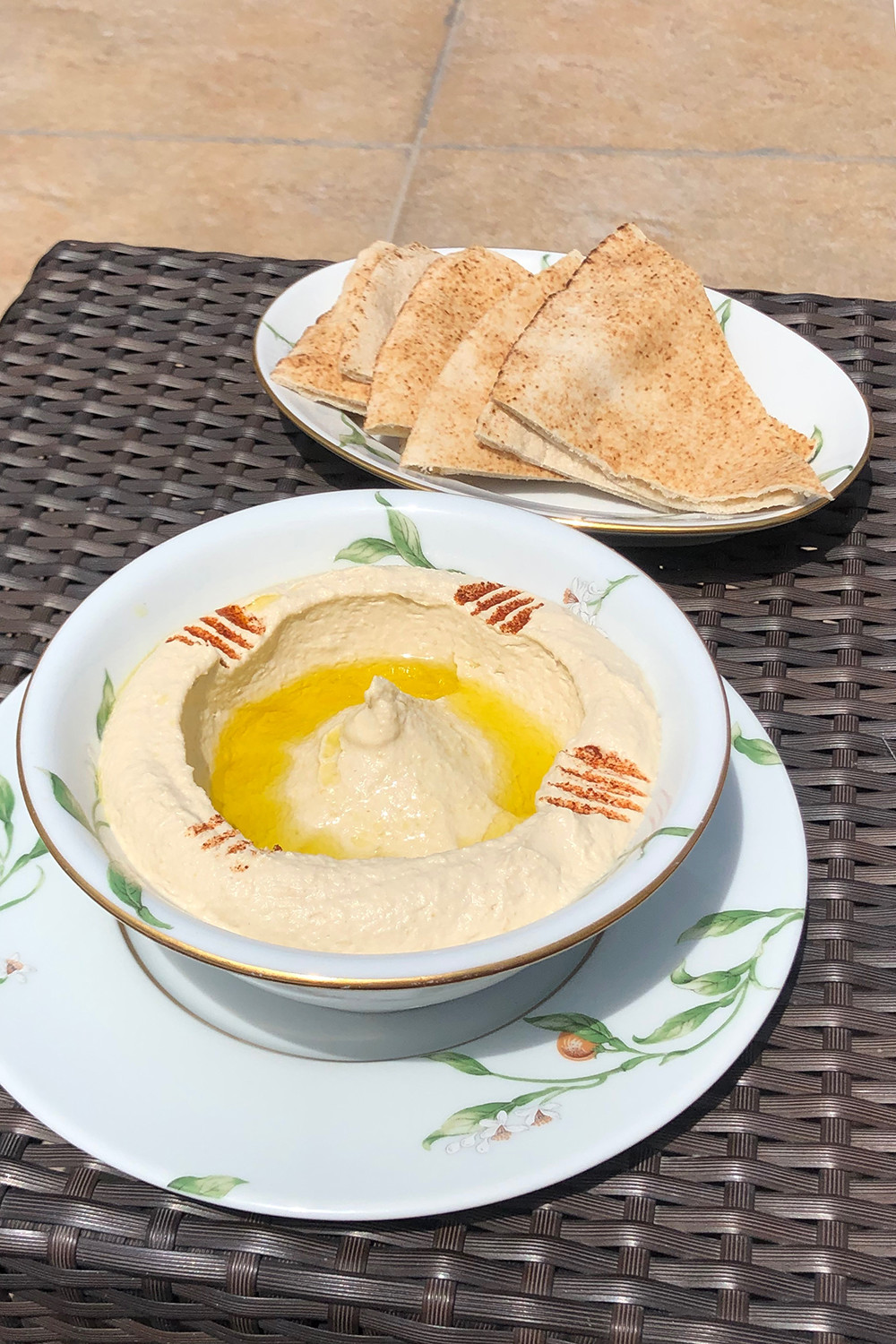 Exploring Doha - Hummus and Pita