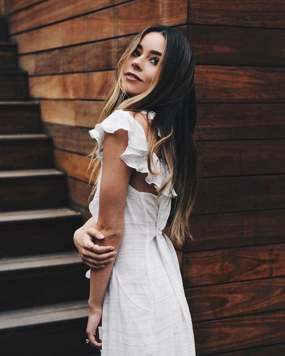 Photoshoot Inspiration - Over the Shoulder