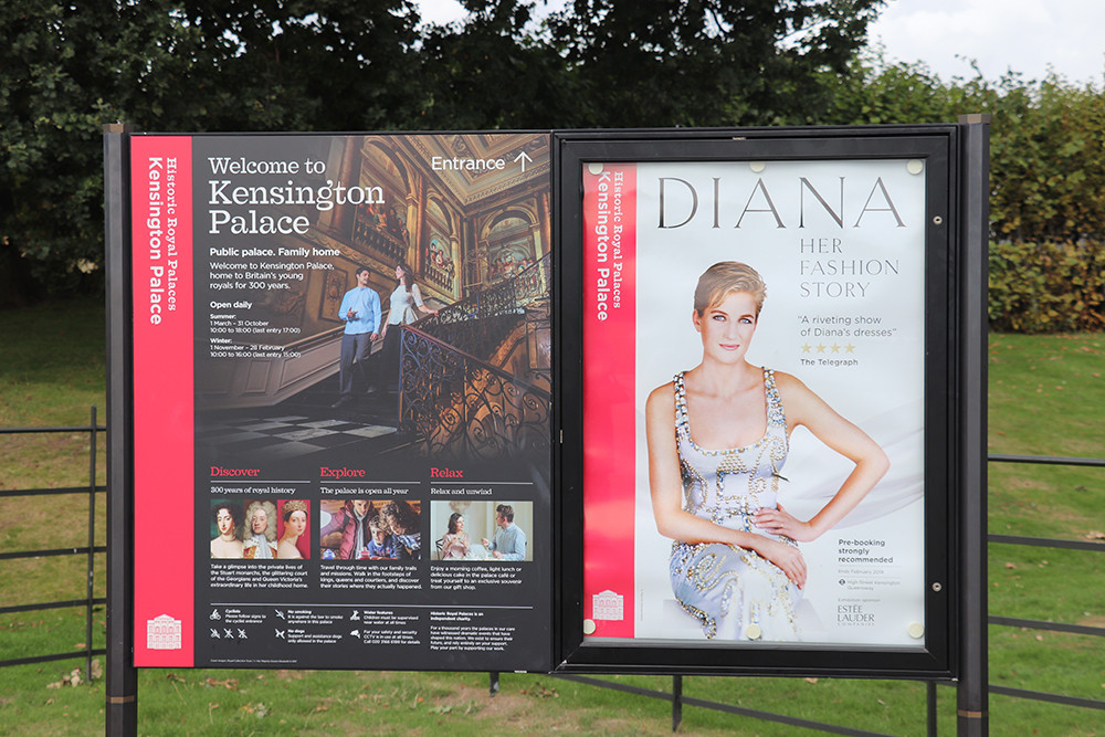 London Bike Tour - Kensington Palace Sign