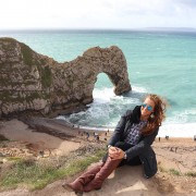 Travel Blogger Kelly Donlin at the Durdle Door in Dorset