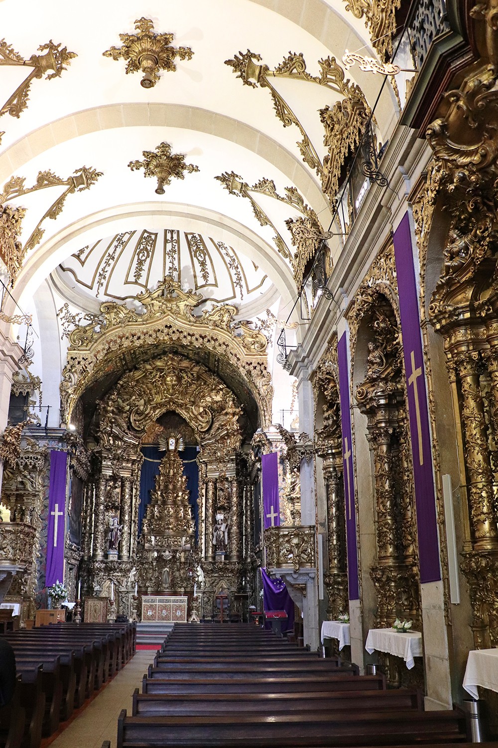 Inside of Igreja do Carmo in Porto