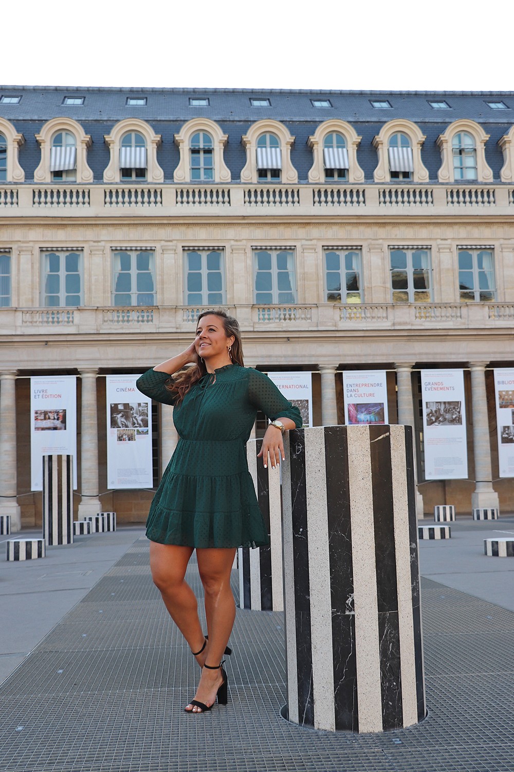 London Influencer at Les Deux Plateaux in Paris