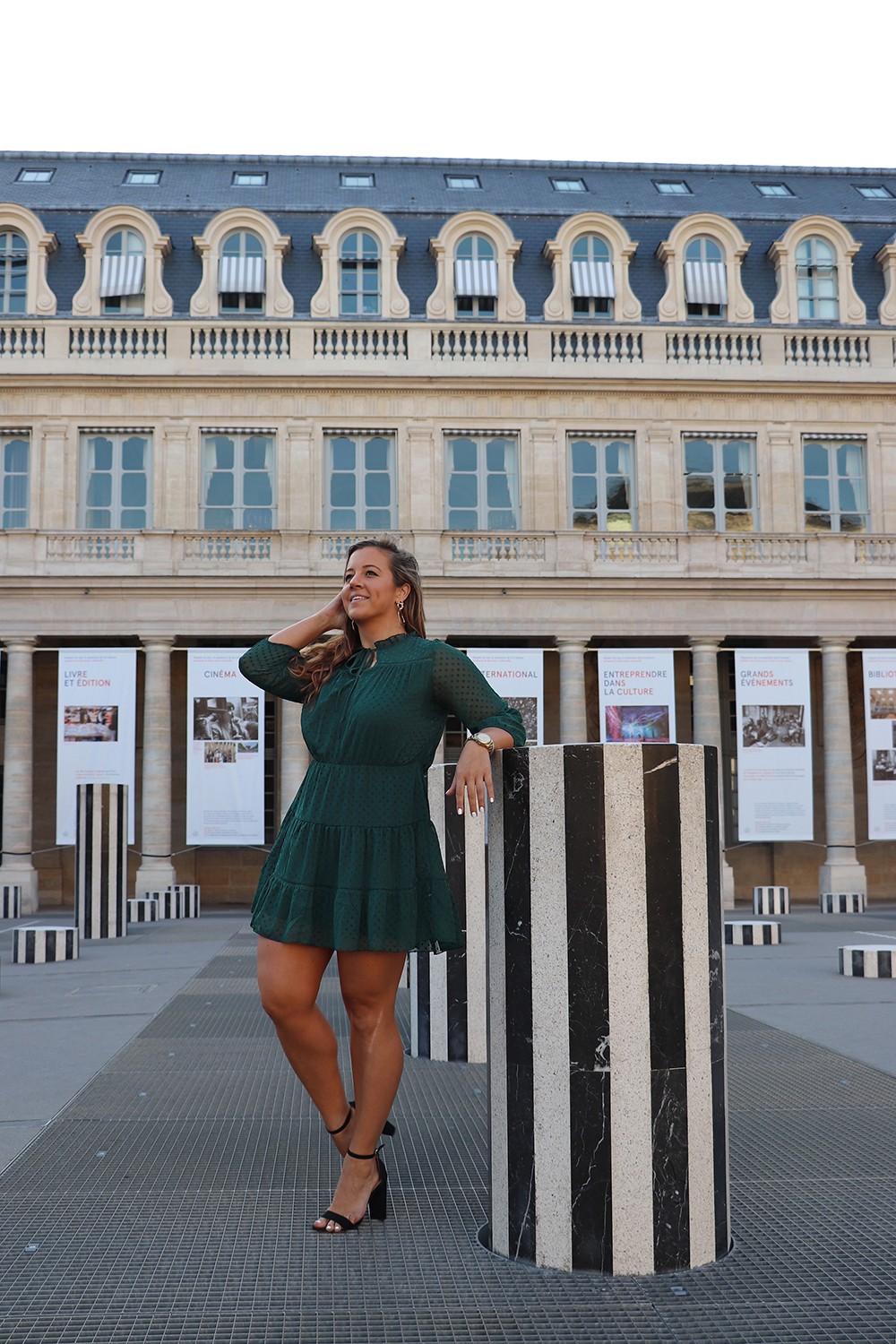 Paris Photoshoot Fashion Blogger at Les Deux Plateaux