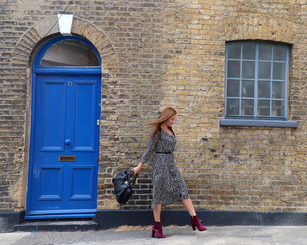 Fashion Blogger in Black and White