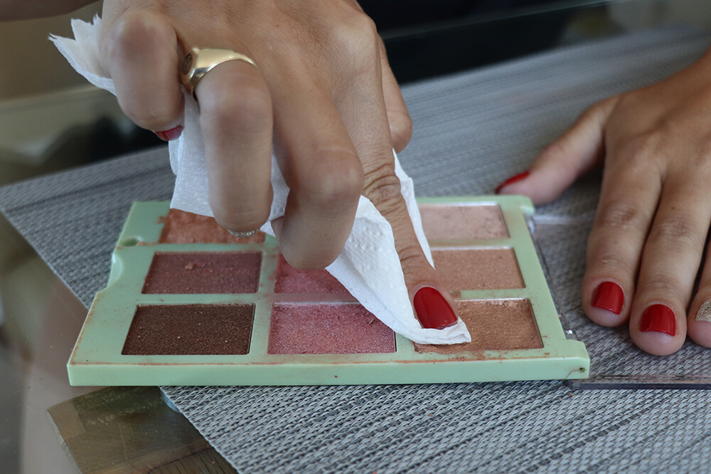 Paper Towel to Repair Broken Palette