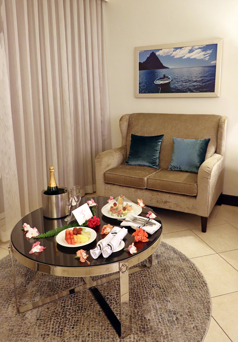 Lagoon Swim Up Room - Sitting Room and Welcome Treats