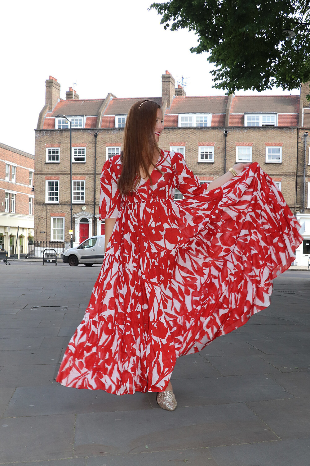 London Blogger in Tiered Maxi Kaftan Dress in Flame with Star Decor Metal Headband