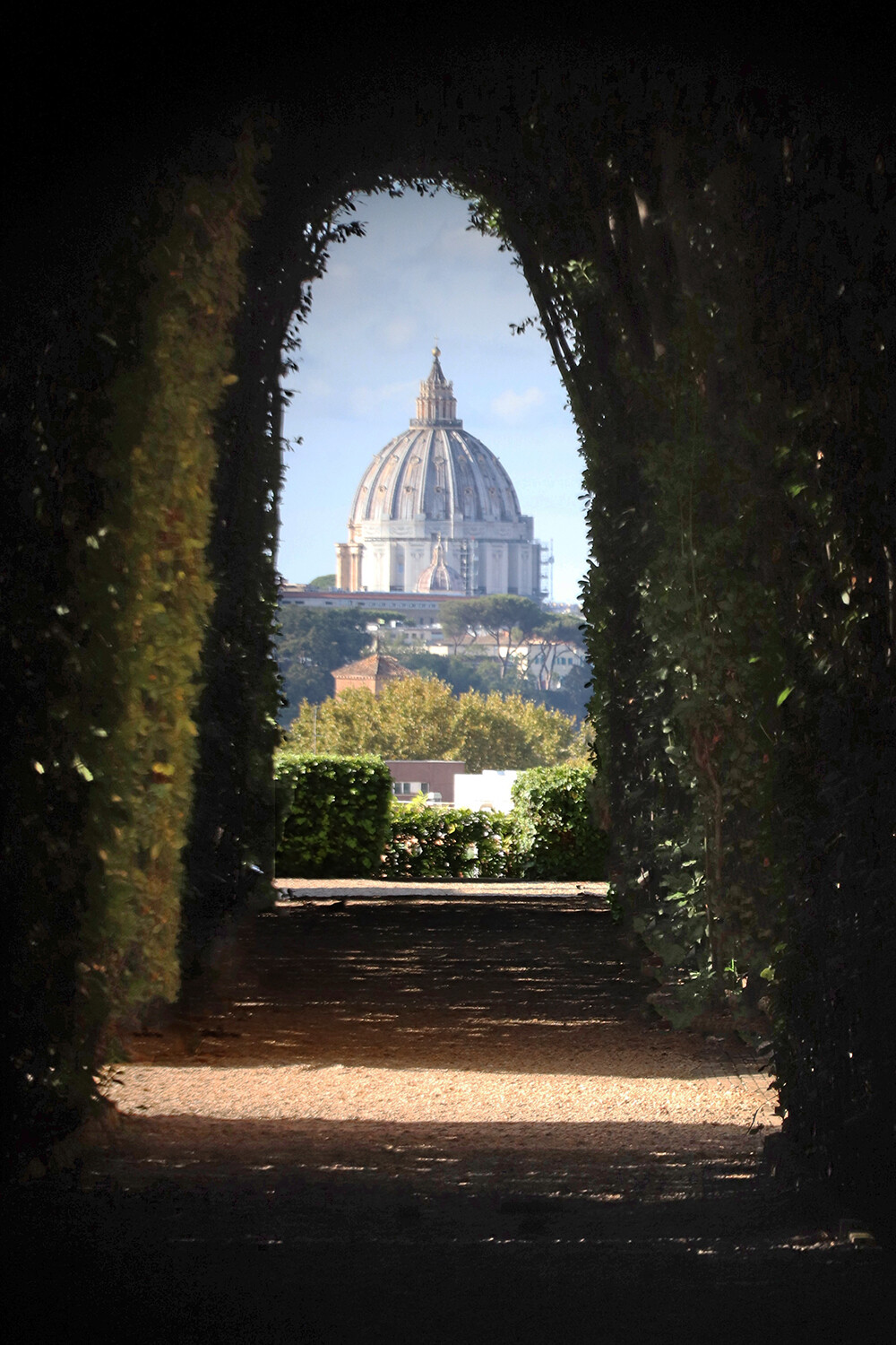 St Peters Dome Through the Aventine Keyhole