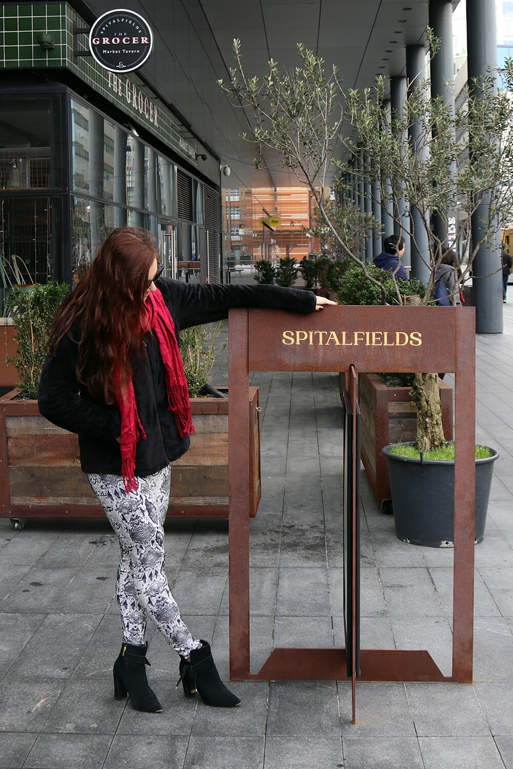 UK Fashion Blogger in North Face Olso Jacket and Snakeskin Leggings