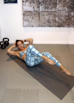 UK Fitness Blogger in ASOS 4505 Sports Bra and Leggings in printed tie dye check