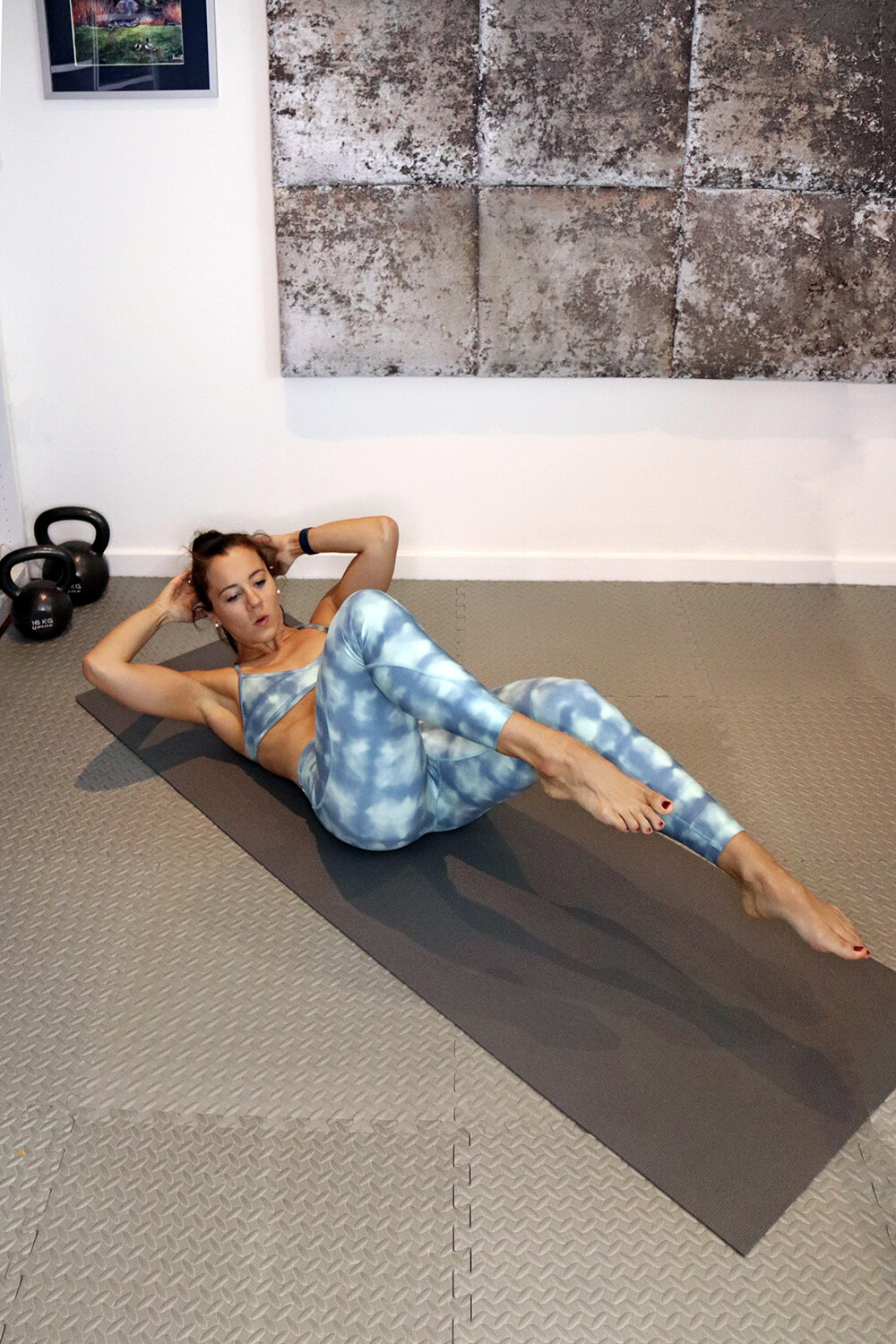 UK Fitness Blogger in ASOS 4505 Sports Bra and Leggings in printed tie dye check