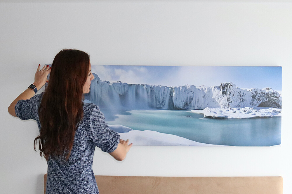 Hanging a Photowall Waterfall Canvas