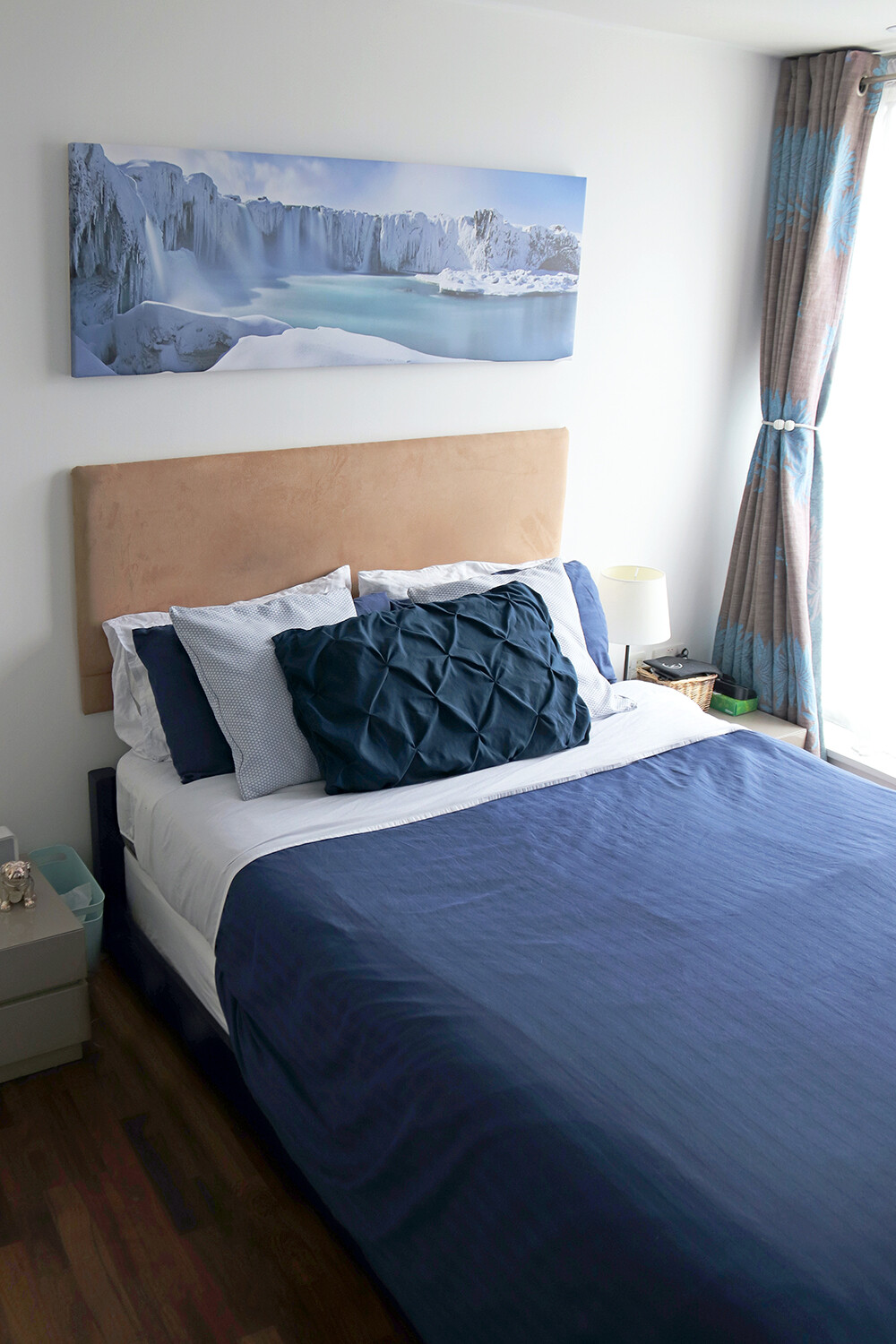 London Bedroom with Photowall Waterfall Canvas
