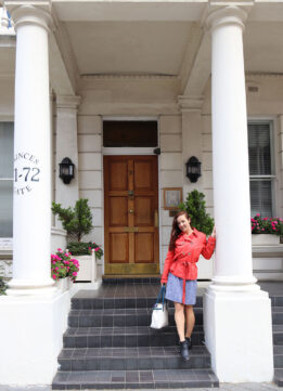 London Blogger in Coral and Navy
