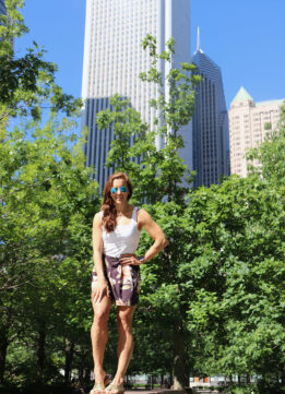Fashion Blogger in Casaul Brunch Outfit and Rayban Mirrored Polarized Aviator Sunglasses