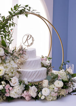 Neutral Wedding Flowers on White Wedding Cake