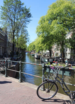 Weekend in Amsterdam - Biking in the Jordaan neighbourhood