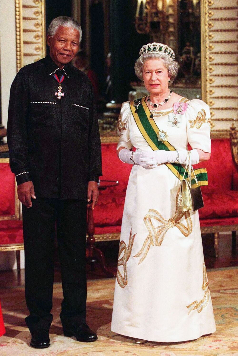 2000 - The Queen wore a bow-print gown with Nelson Mandela at Buckingham Palace - Anwar Hussein