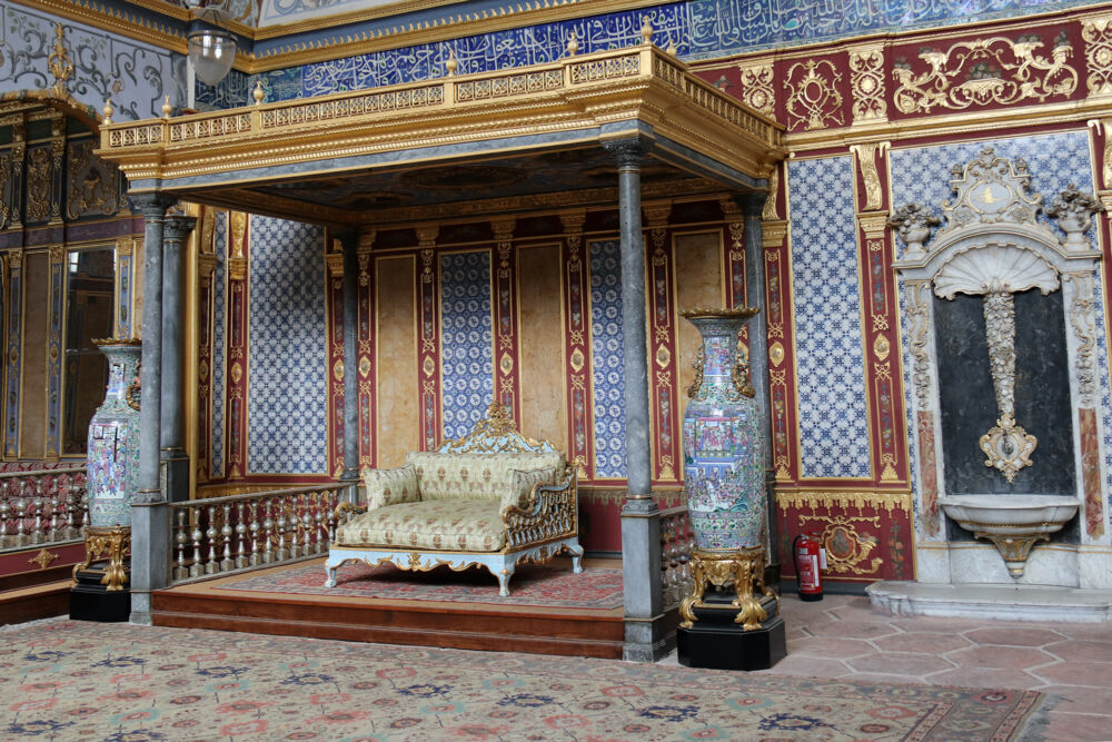 Istanbul Highlights - Bedroom in the Harem at Toppaki Palace