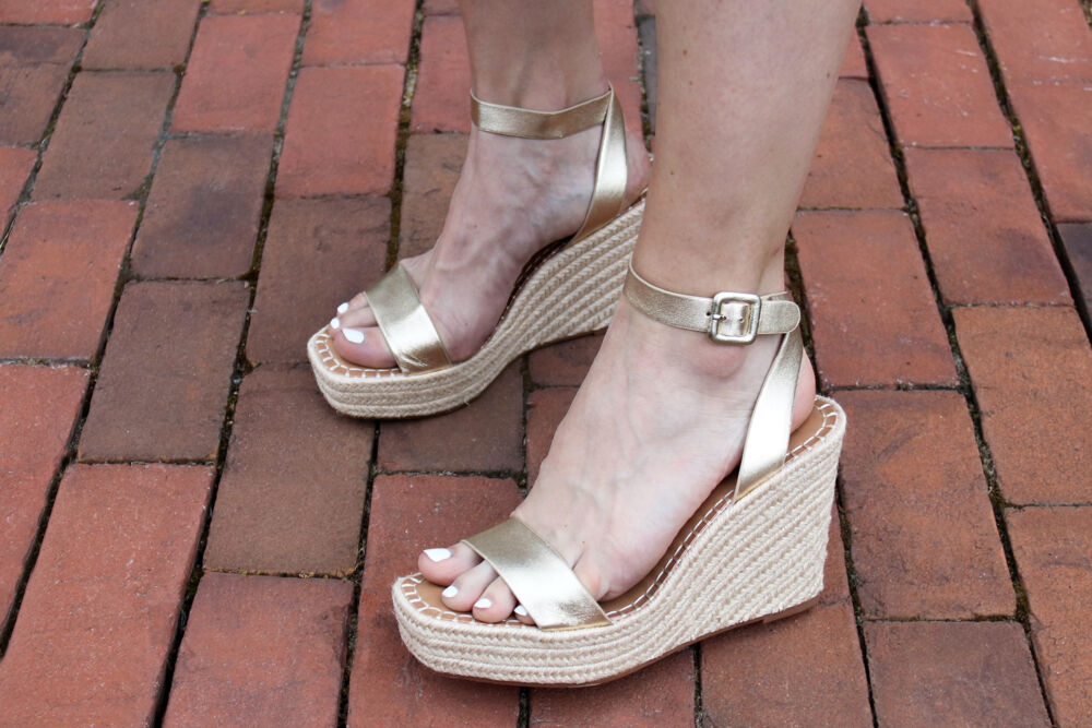 Steve Madden Women's Upstage Wedge Sandal in Gold Leather