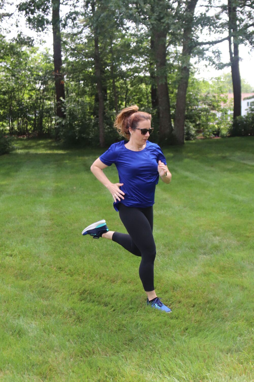 Sparkles and Shoes NYC Fitness Blogger running in Lululemon and Moshn
